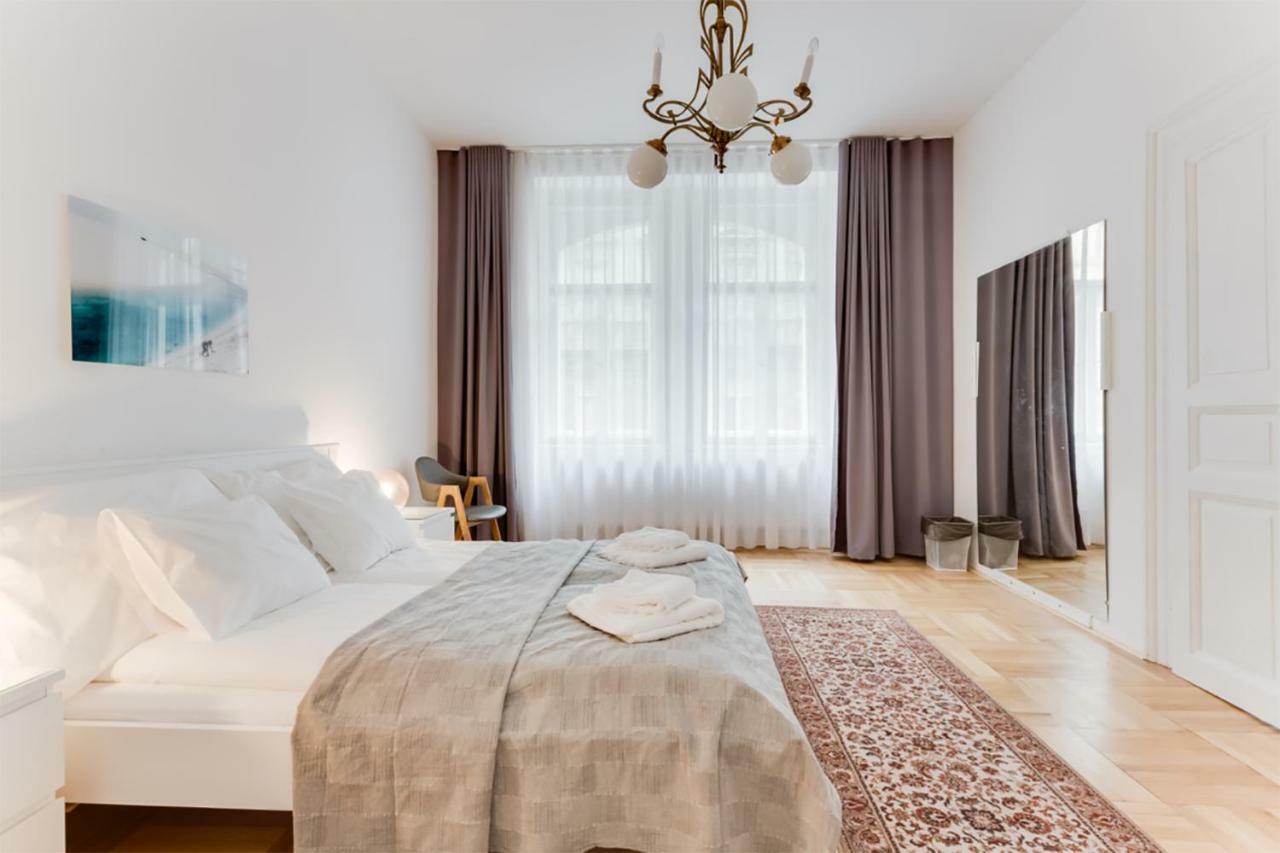 The Dancing House Residence, Two Bedroom Apartment With Balcony Near River! Praag Buitenkant foto
