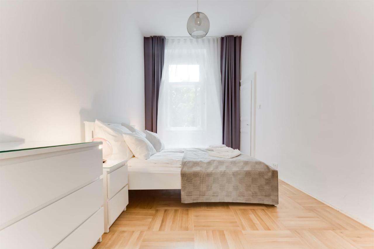The Dancing House Residence, Two Bedroom Apartment With Balcony Near River! Praag Buitenkant foto